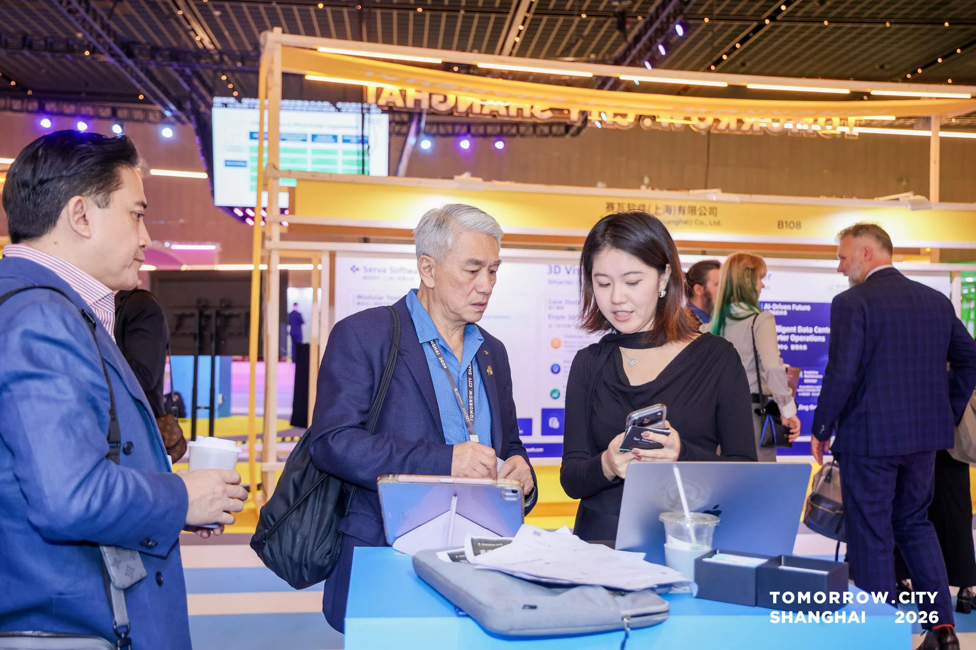 Luna, Head of Commercialization at Dimension Gate, introduces the multimodal AI meeting minutes product to international guests