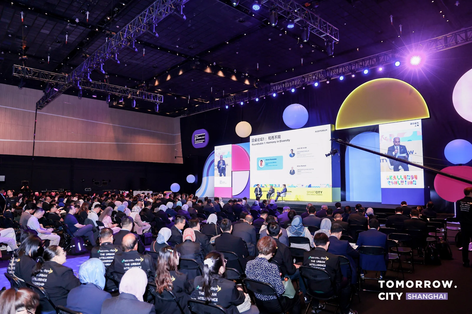 International guests and participants at the main forum of Tomorrow.City Shanghai 2025
