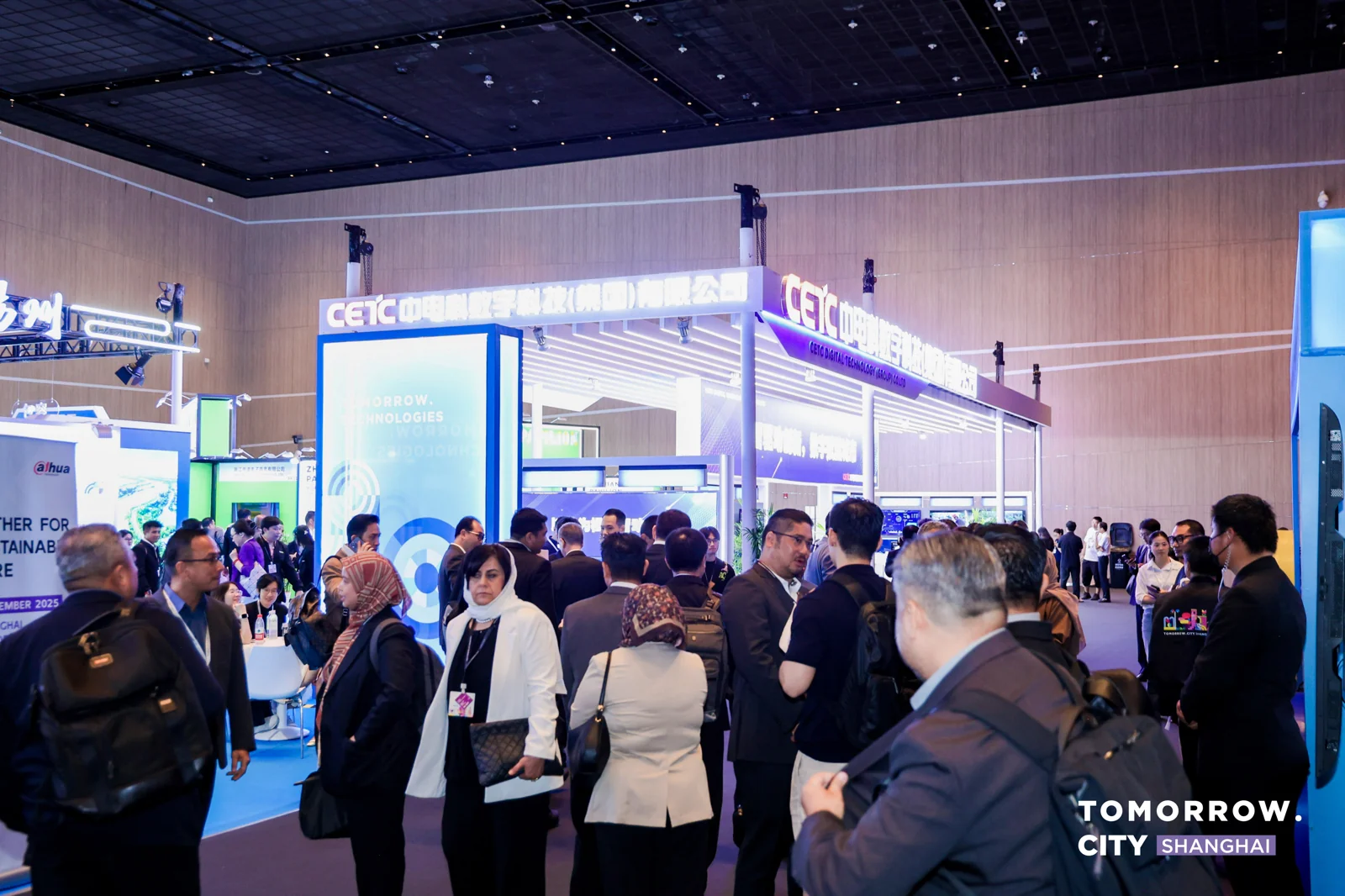 Participants from different countries exploring solutions in the Tomorrow.City Shanghai 2025 exhibition